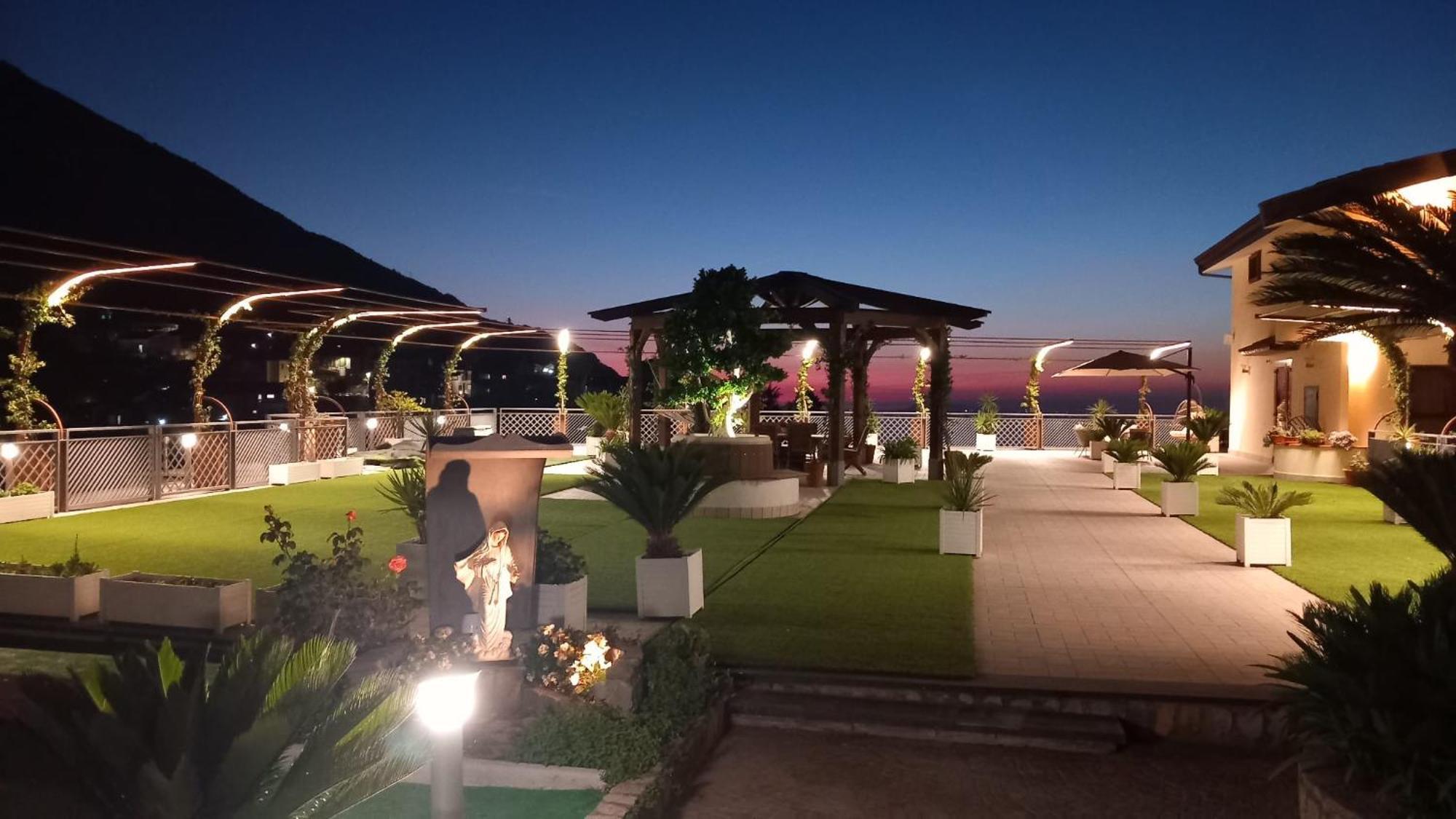 Hotel Sunshine Pimonte Esterno foto